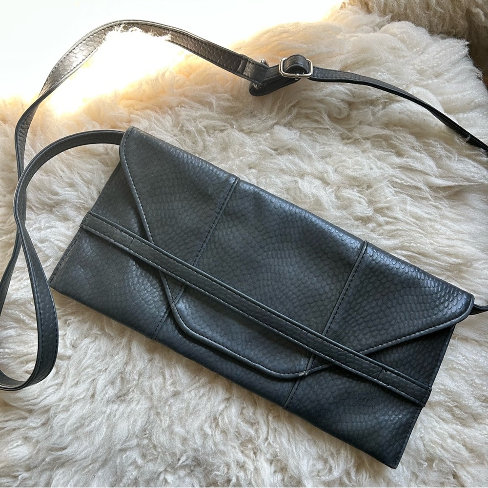 2 in 1 clutch purse Classic Black Textured urban outfitters